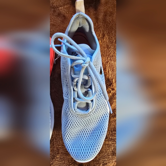 Nike Air Max Motion 2 AluminumLava Running Shoes, 7.5 - Picture 10 of 10